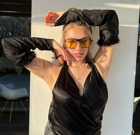 AlaiaJeanneau hd star pic