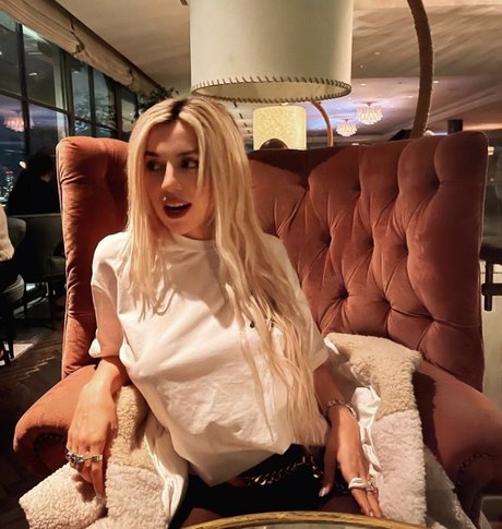 Ava Max sexy pornstar pictures