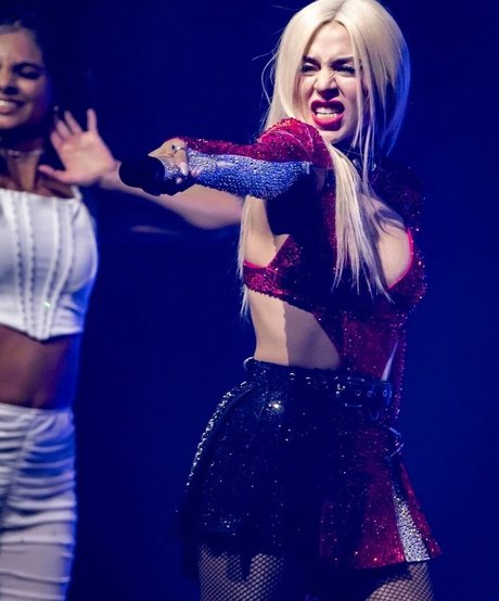 Ava Max model nudes pictures