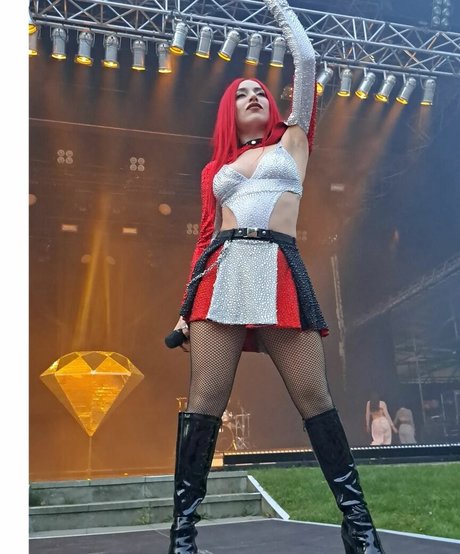 Ava Max nice star images