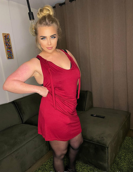 kellymilana pretty pornstar image