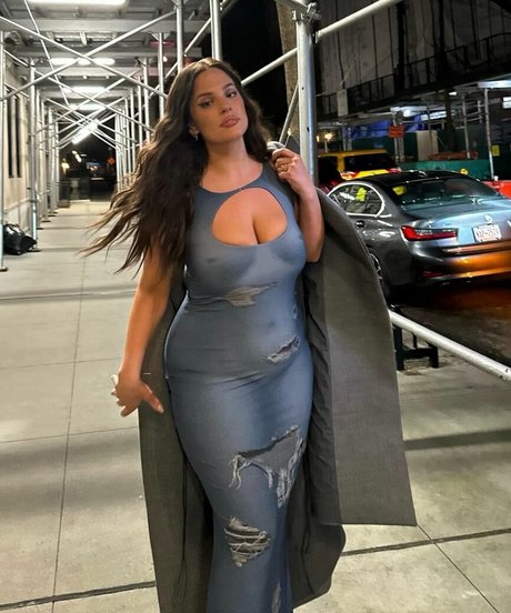 Ashley Graham hot actress photos