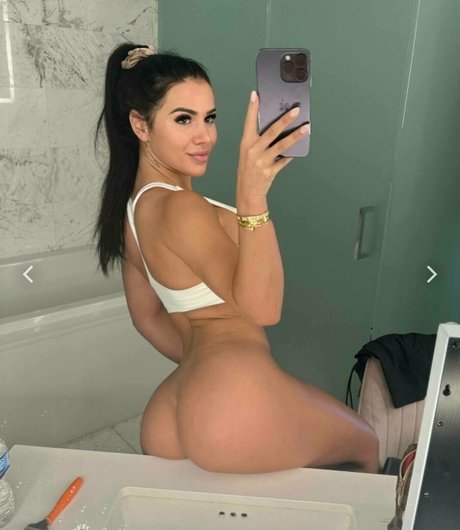 esteladior model exclusive picture