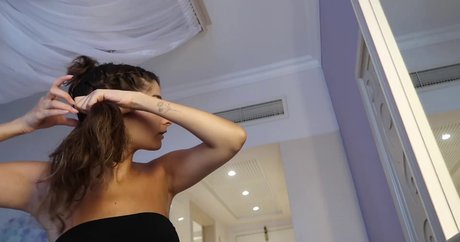 Ischtar Isik model pictures