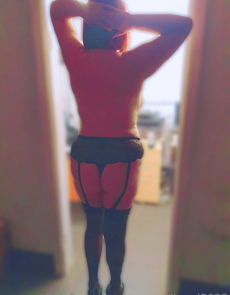 curvyredhead2023 perfect star pic