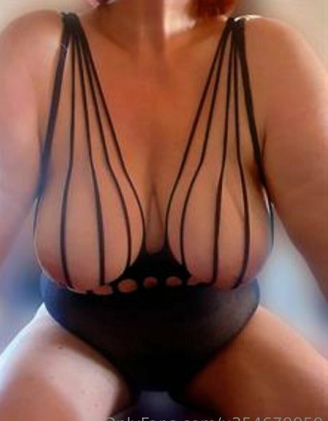 curvyredhead2023 model naked picture