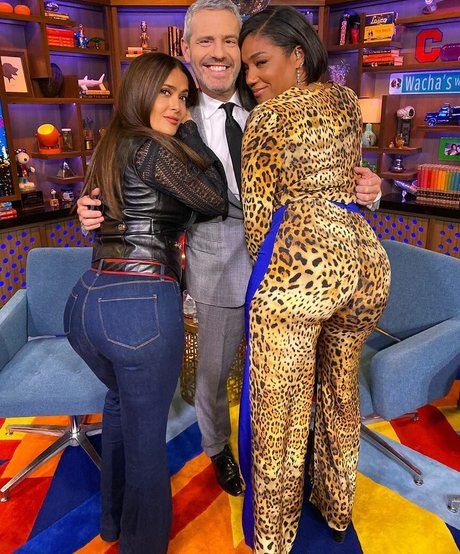 Salma Hayek pretty star pictures