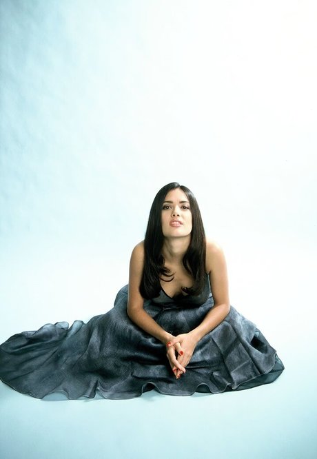Salma Hayek sex model pics