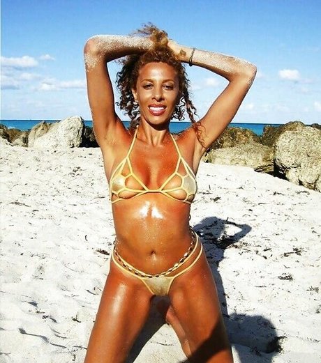 Afida Turner model adult pics