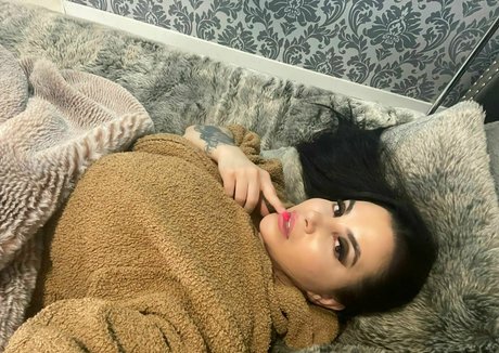 korinakovafree sexy model image