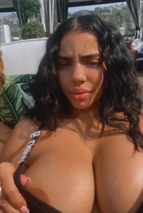 E dot pornstar naked pics