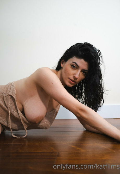 Kat Cabaret sexy actress pic