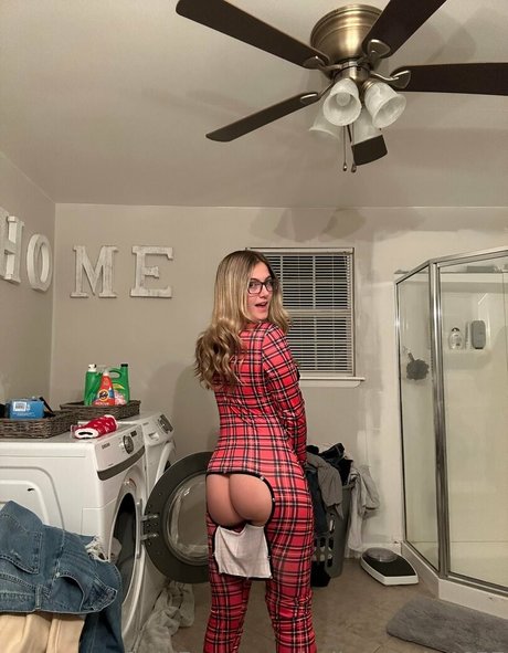 haileymarie4657 art model img