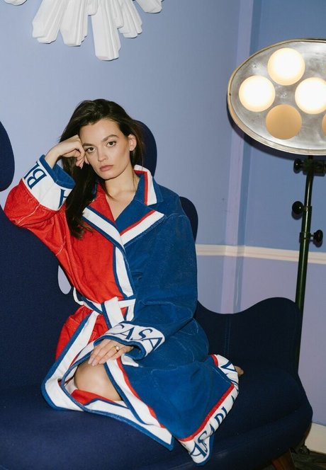 Emma Mackey sex actress photos