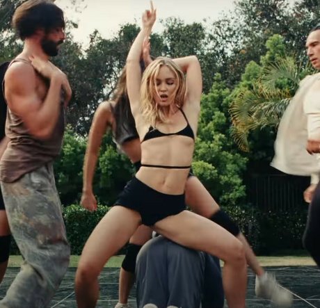 Lily Rose Depp Profile pic