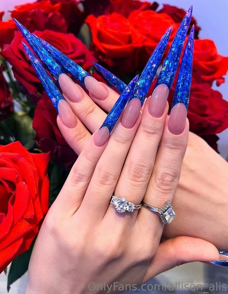 allison alis star naked photo