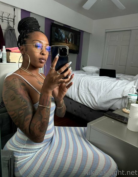 iamnikitaknight exclusive star img