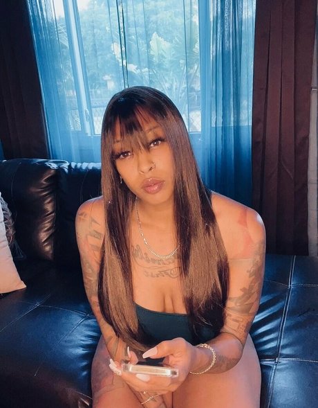 iamnikitaknight nude model photo