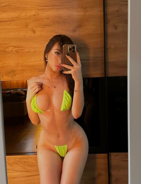 Uberchini erotic actress photo