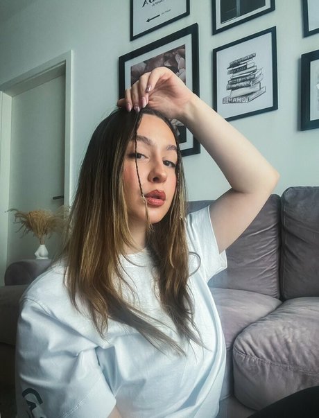 Troubleinc beautiful model photo