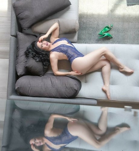 Sugey Abrego model sexy img