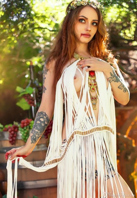 Genevieve Riker erotic model gallery