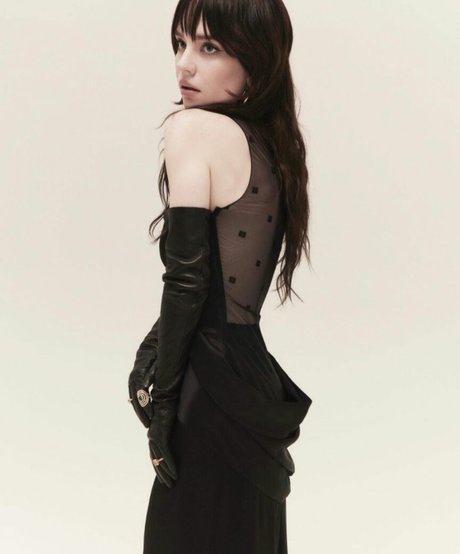 Sophie Thatcher nude pornstar picture