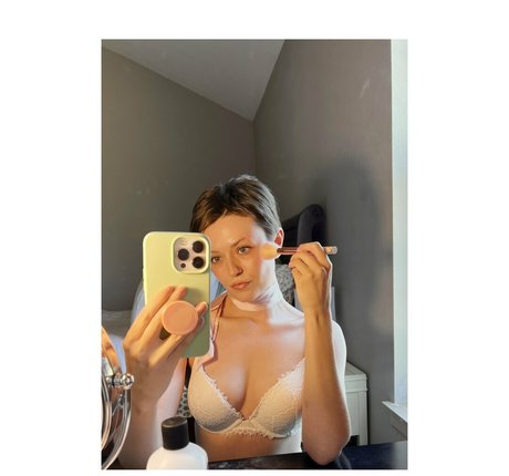 Girl On Cinema nudes star image