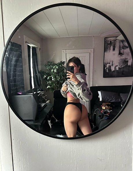 Kendalluvxx naked model galleries