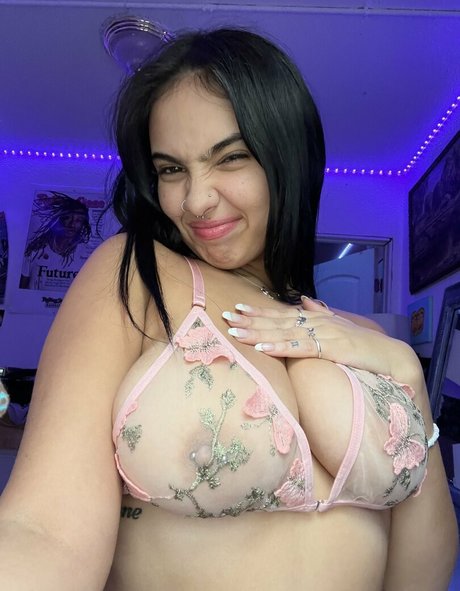 emvlina star sexy img