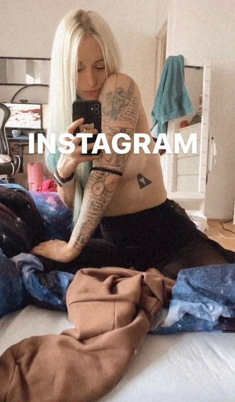 Giulia Henne model pretty pictures