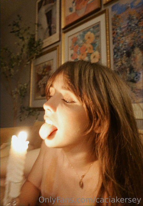 Acacia Kersey model free img