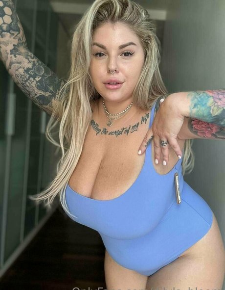 Dilyla Bloom pornographic actress pics