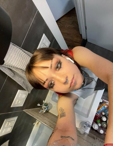 more00grey nudes star archive