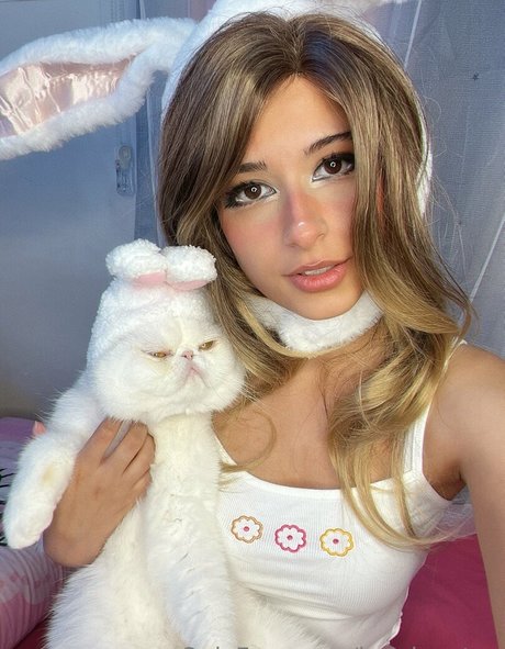 Lunaloveton nude actress pic