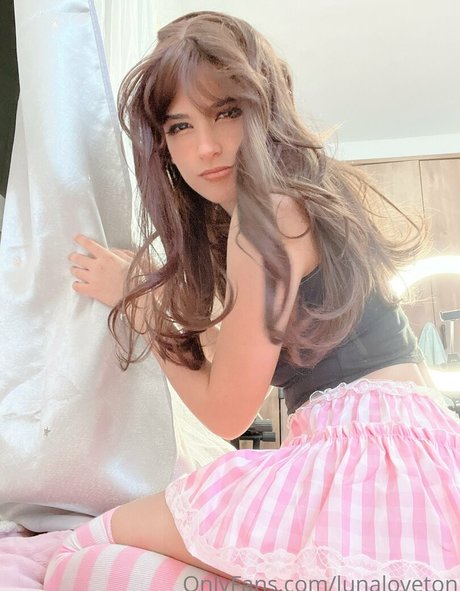 Lunaloveton nice model photo