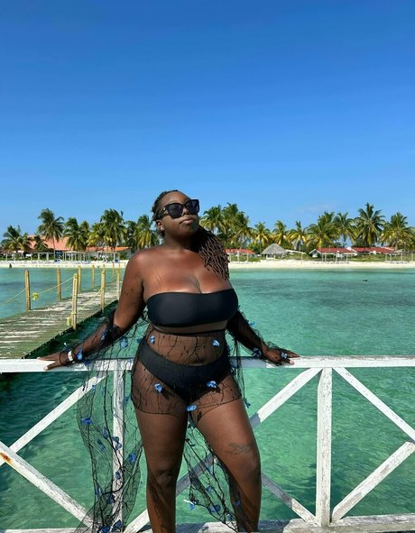 bigbootylatinamx star top picture