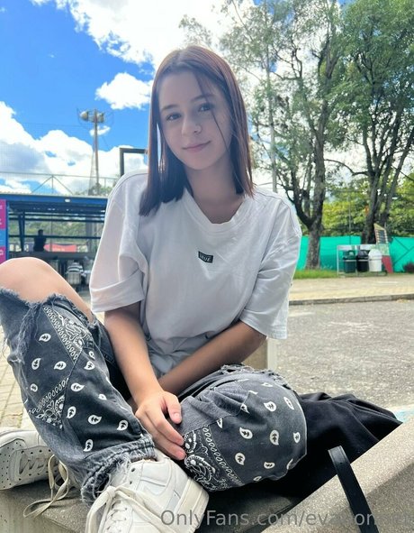 evabonnet model porn pic