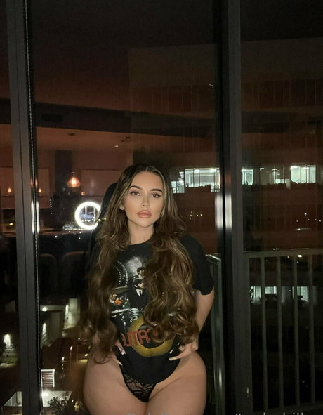 taylerhillss hot pornstar picture