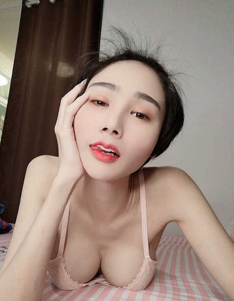 valentine8 official naked model img