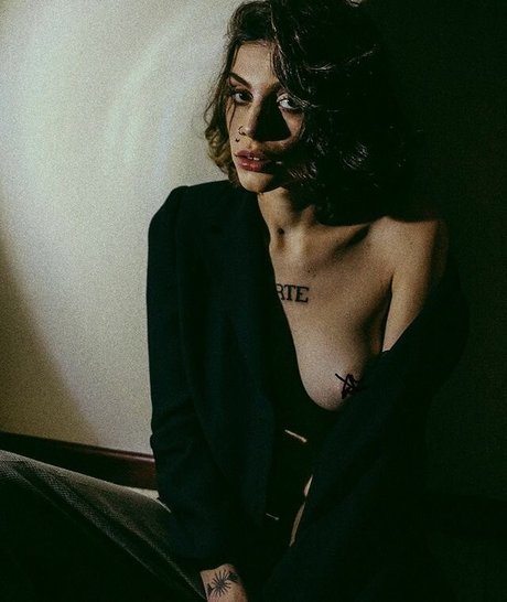 Skinnygirlonfire hd model pictures