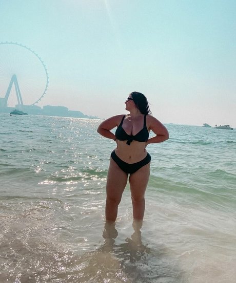 Rebecca Shortt model hd img