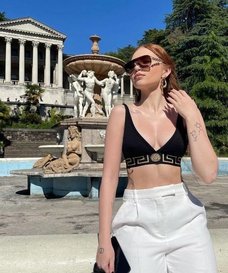 Renata Valliulina hd model img