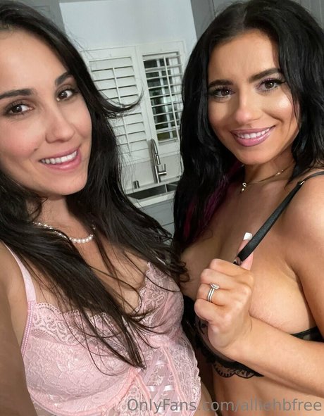 alliehbfree erotic pornstar picture