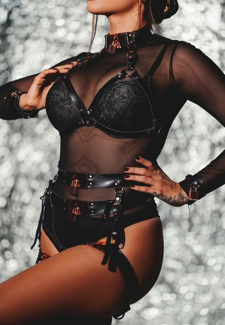 Noussaanissa sexy star gallery