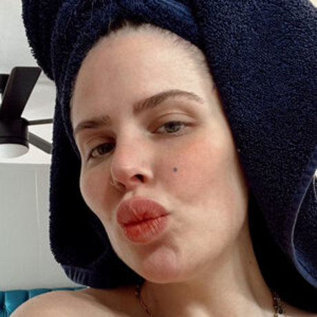 Elena Davies sexy model image