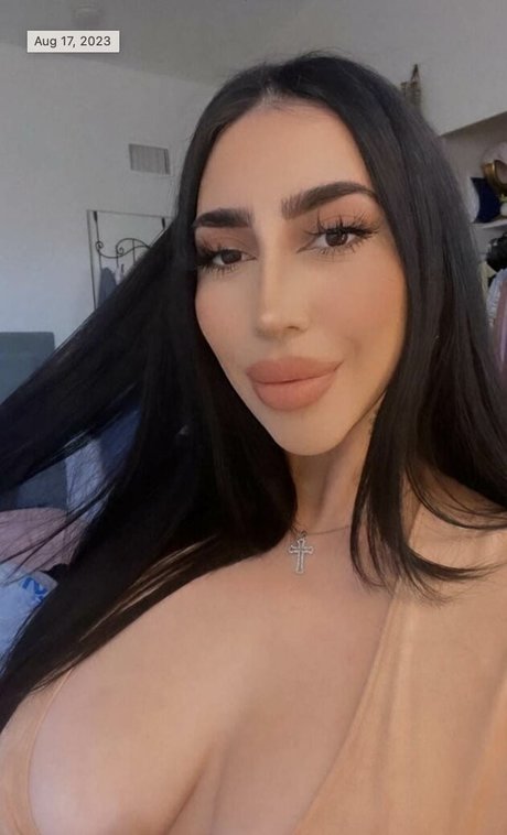 softnips_ model pornographic image