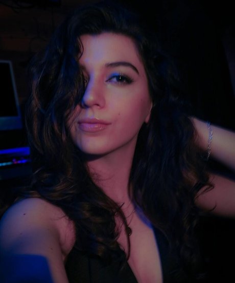 HannahBearsch pornographic model img