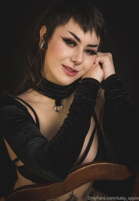 Synthia Valentine art star picture