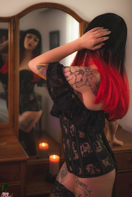 Synthia Valentine model art galleries